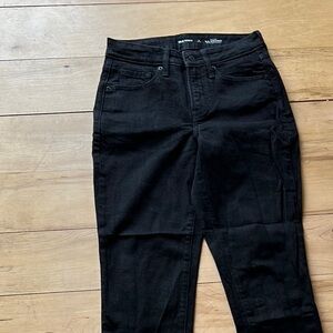 Black Ankle Cropped Jeans with High Waist